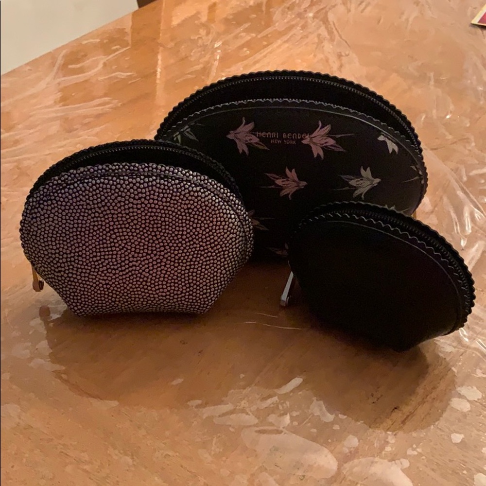 Henri Bendel cosmetic case ( set of 3)